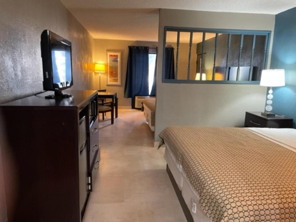 2 King Suites - Non Smoking - Non Pet Room. interior